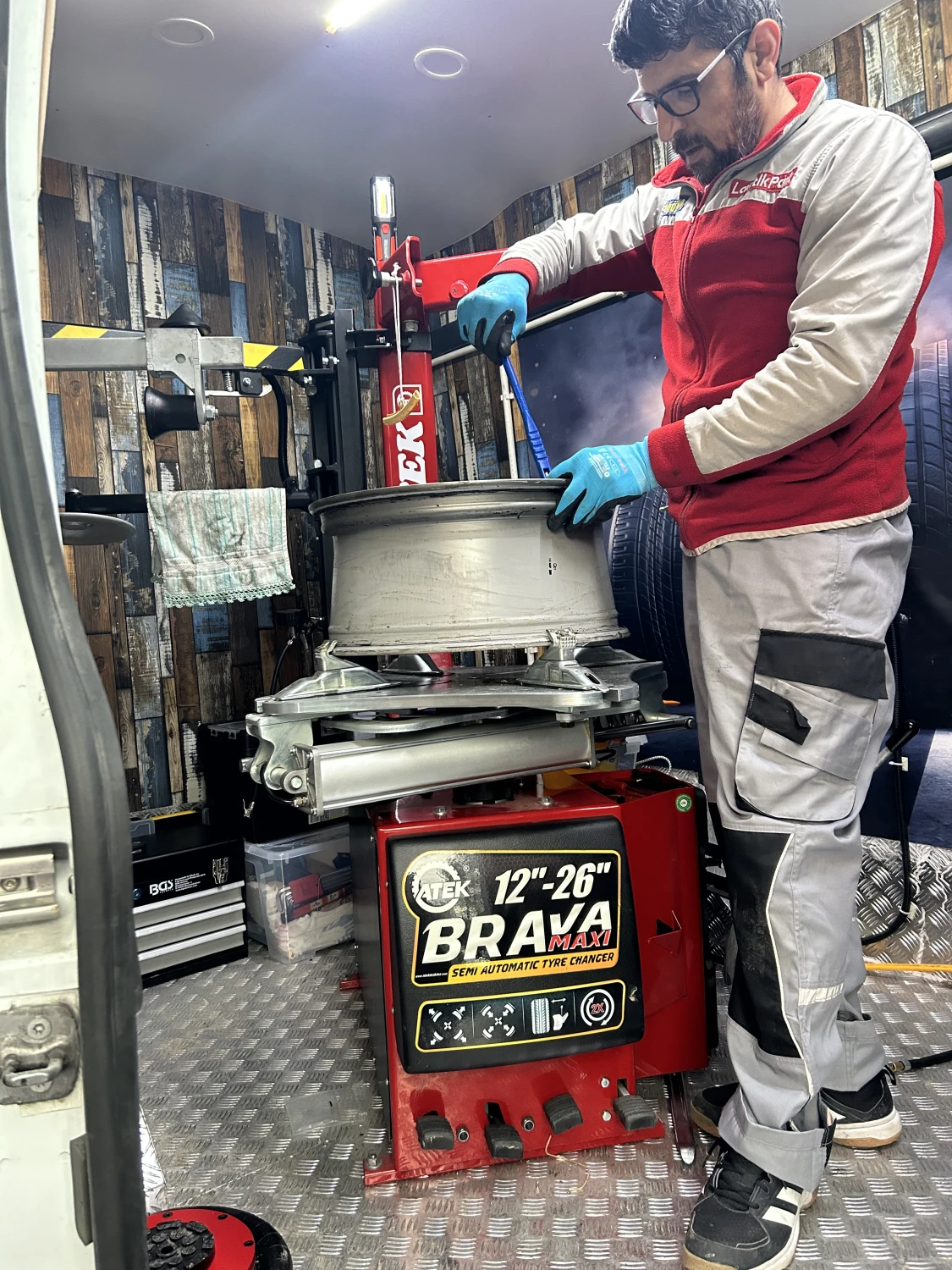 Reifenservice von Garanti Mobiler Reifenservice